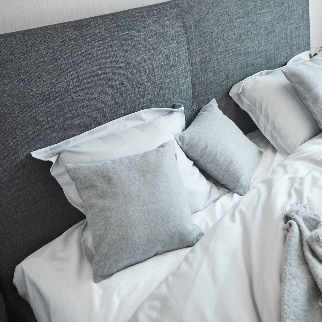 Cushion Exclusive Fishbone 100% baby alpaca WHITE SILVER