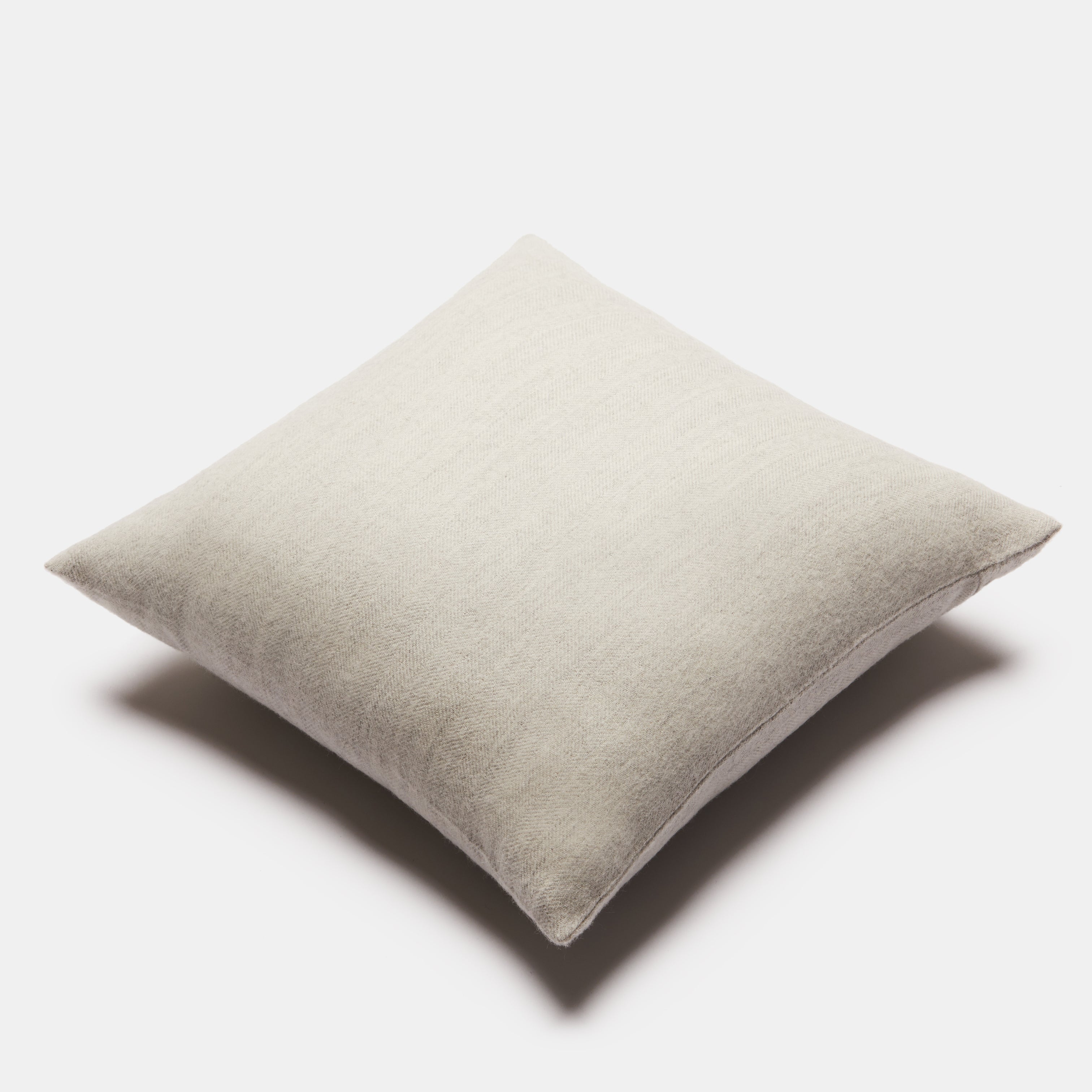 Cushion Exclusive Fishbone 100% baby alpaca WHITE SILVER